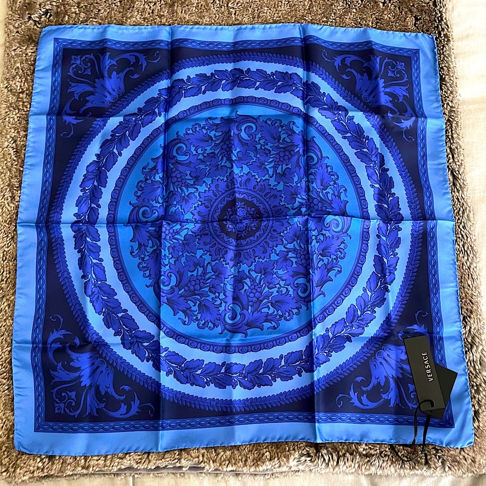 🌟Rare Versace Silk Scarf